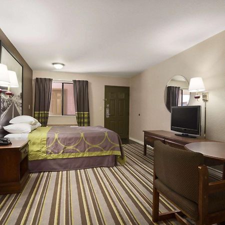 Motel Super 8 By Wyndham Childress Esterno foto