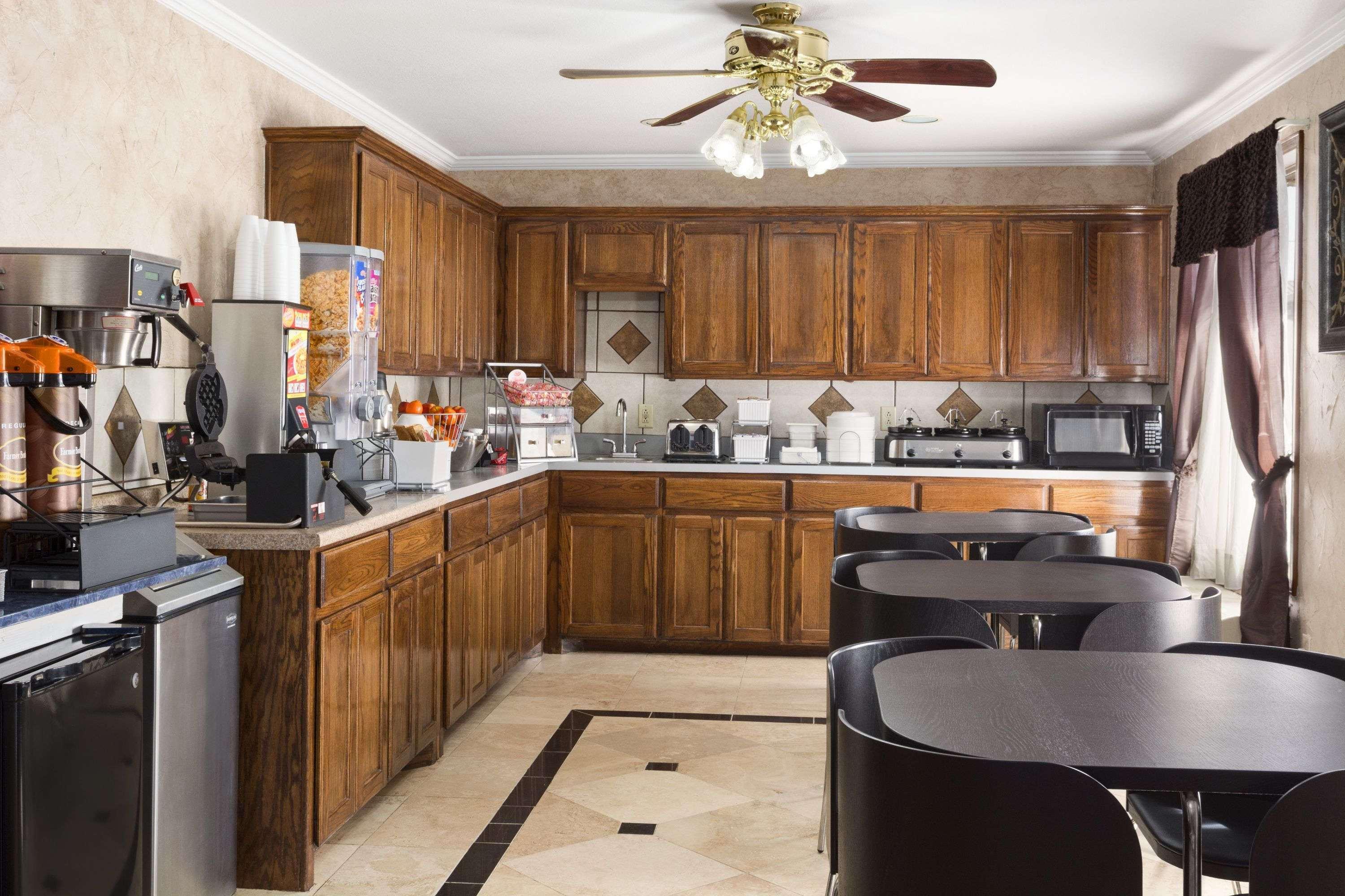 Motel Super 8 By Wyndham Childress Esterno foto