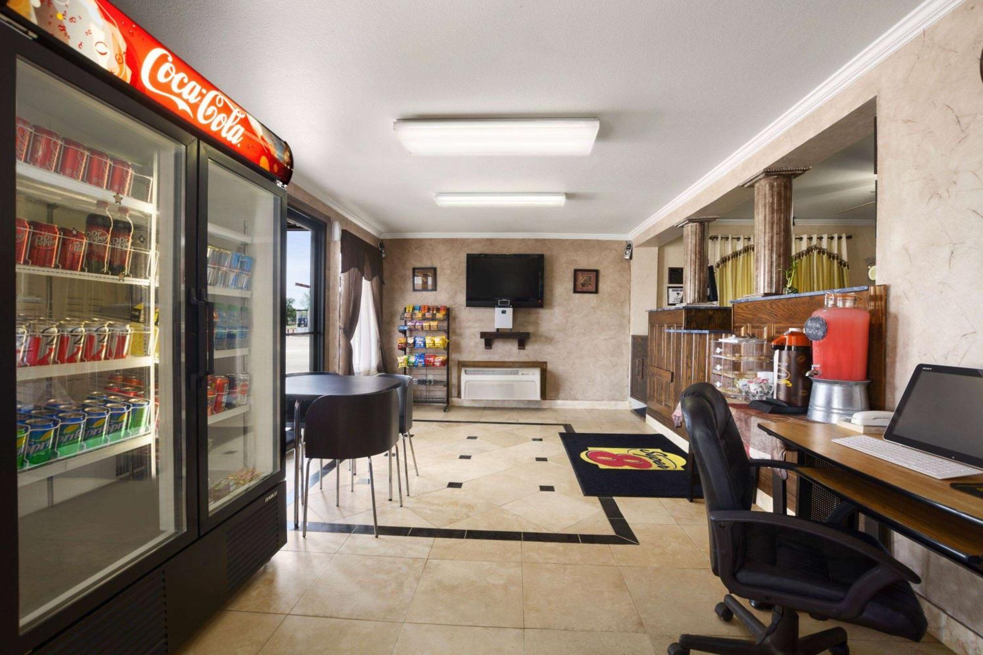Motel Super 8 By Wyndham Childress Esterno foto