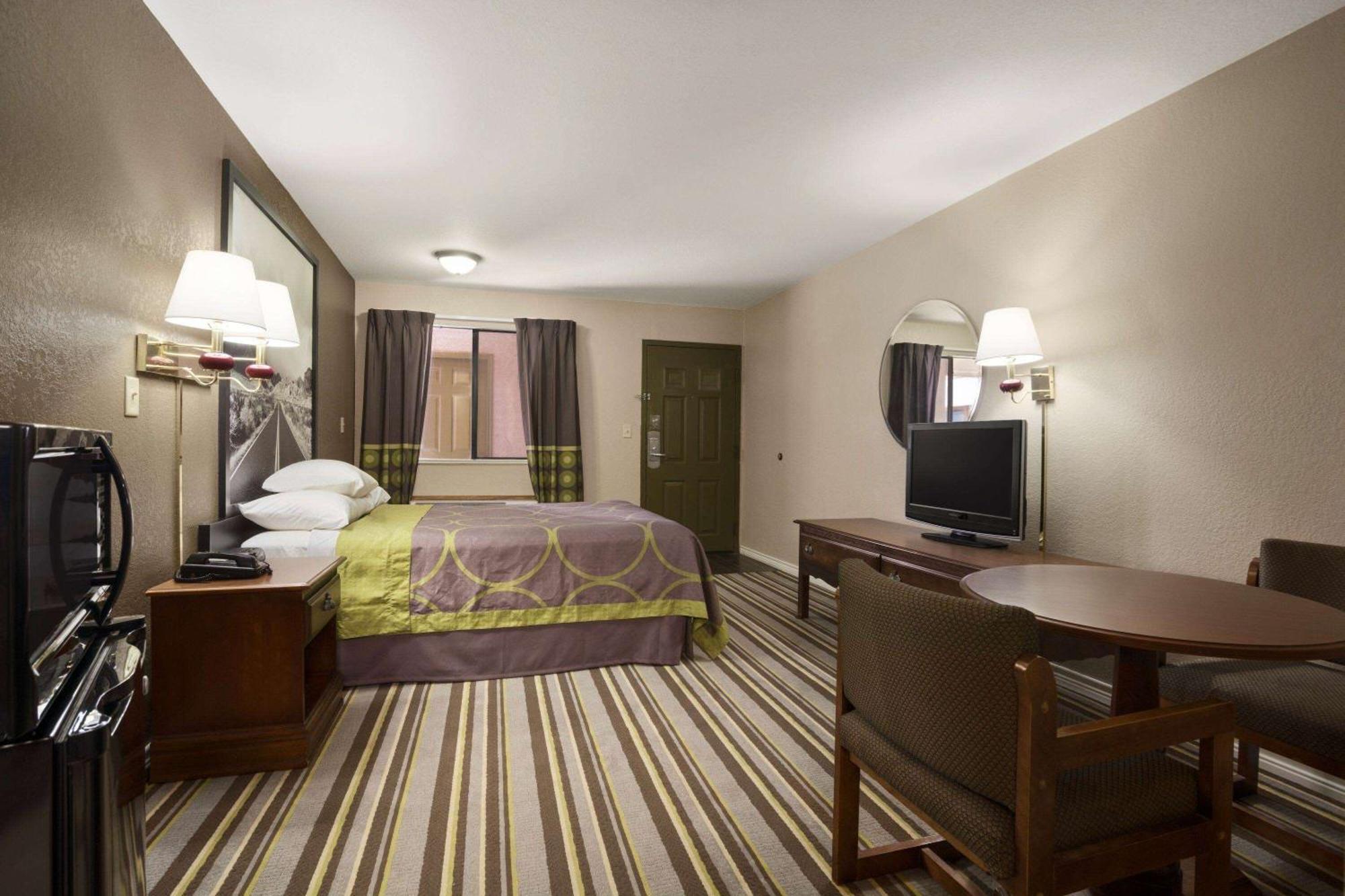 Motel Super 8 By Wyndham Childress Esterno foto