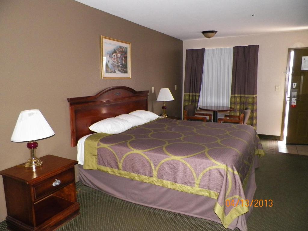Motel Super 8 By Wyndham Childress Esterno foto
